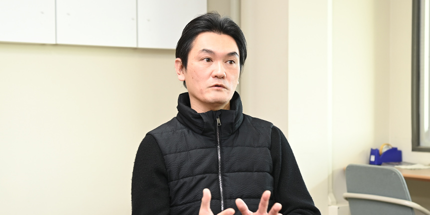 海外で培った豊富な経験からアプローチ<br />
繊細かつ丁寧な調教で大井競馬を賑わす<br />