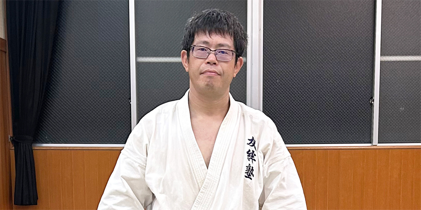 逆境の中でも勇気を持って挑戦する心を育む<br />
元シニア世界一の塾長が指導する空手塾